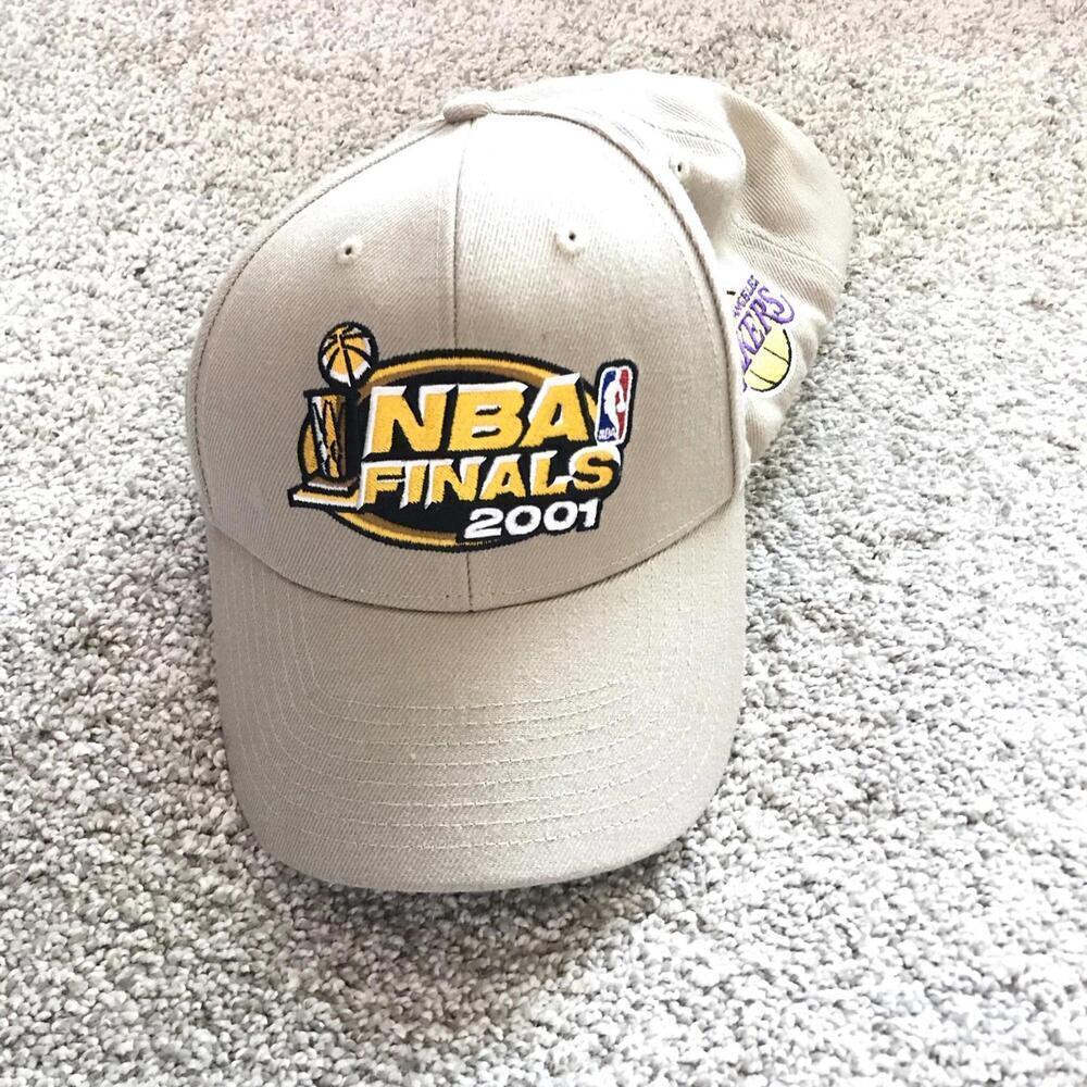 NBA Finals 2001 Hat Mitchell Ness Khaki Snap Back 76ers Lakers Nostalgia
